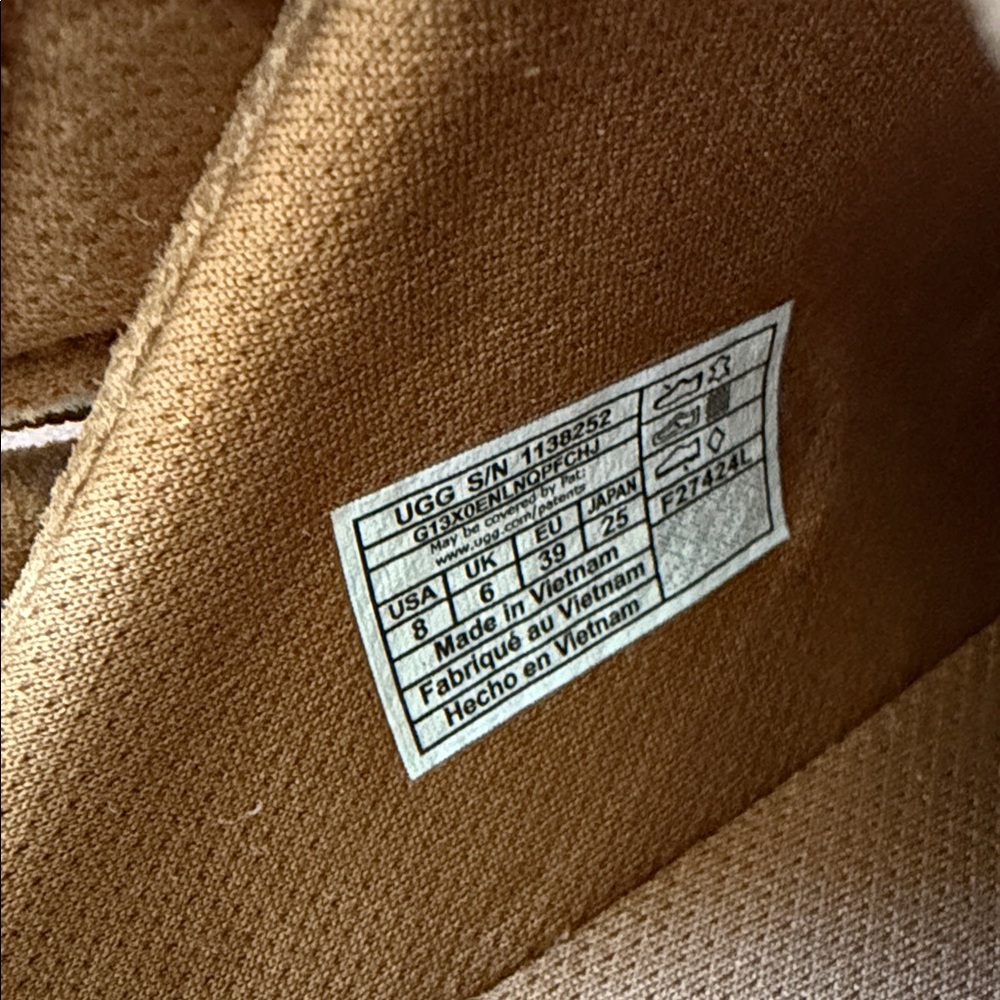 UGG Women’s Goldenstar Clog in Chestnut - Picture 4 of 5